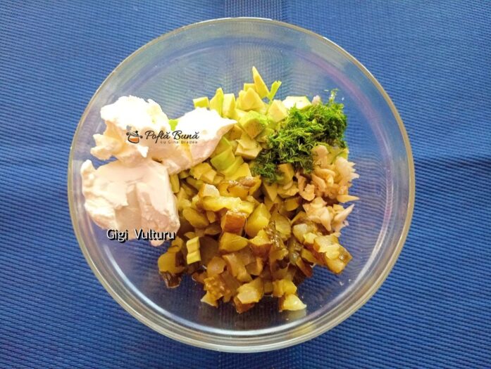 Cum se face salata de avocado, nuci si crema de branza Cum se face salata de avocado, nuci si crema de branza