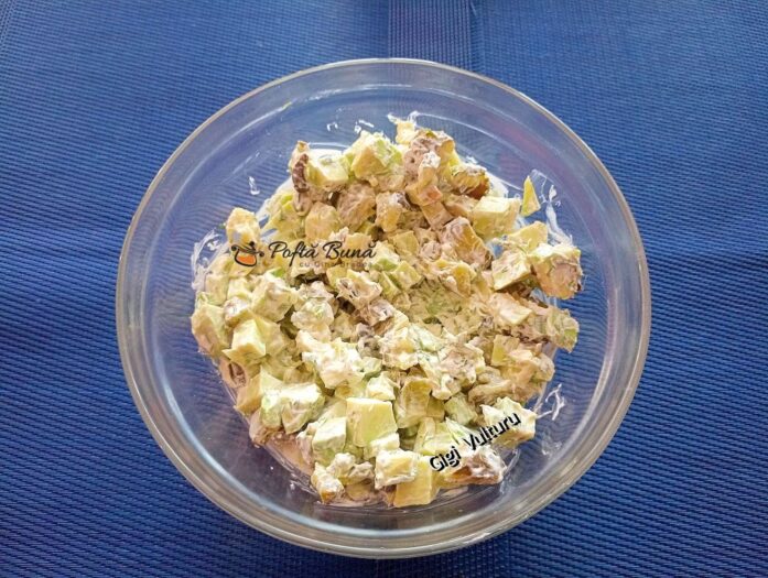 Cum se face salata de avocado, nuci si crema de branza Cum se face salata de avocado, nuci si crema de branza