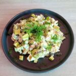 Salata de avocado, nuci si crema de branza