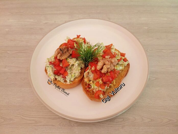 Salată de broccoli prăjit cu iaurt grecesc și ardei