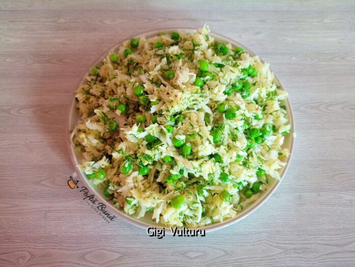 Salată de varză cu mazăre și mărar