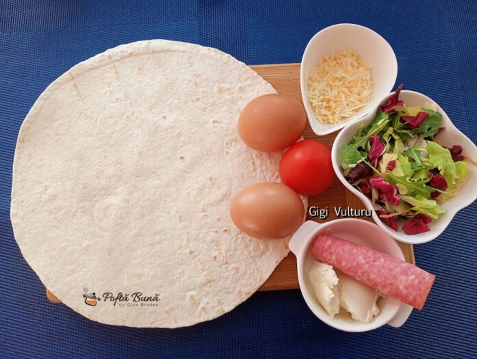 Sandviș din lipie cu ouă, cremă de brânză și salată Sandviș din lipie cu ouă, cremă de brânză și salată