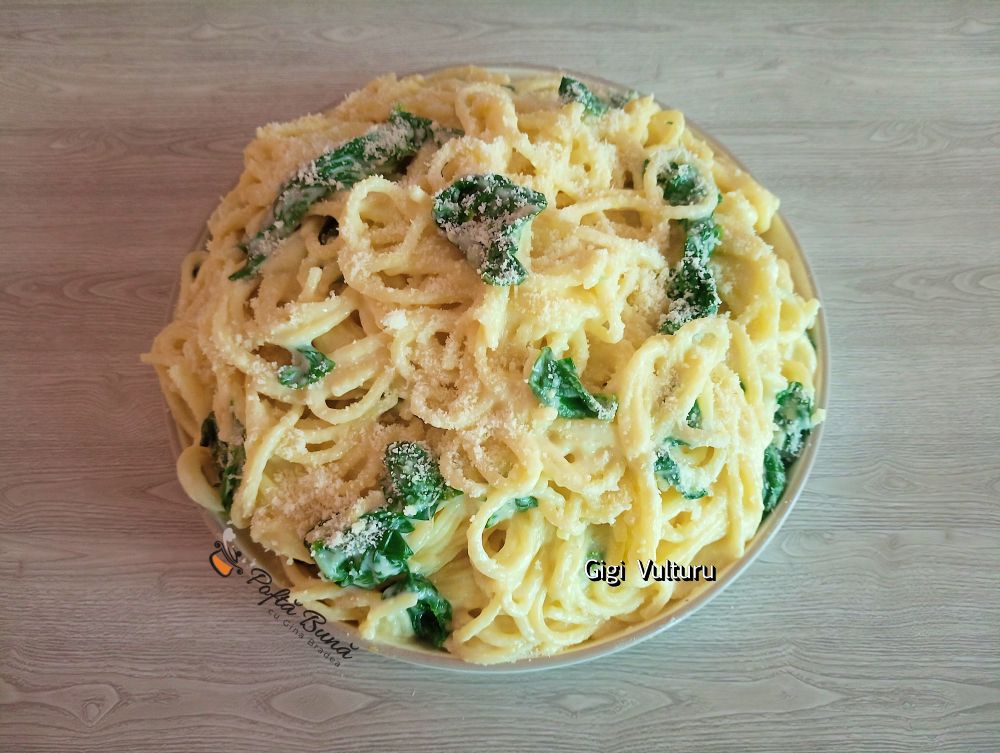 Spaghete cu lăm&acirc;ie și spanac