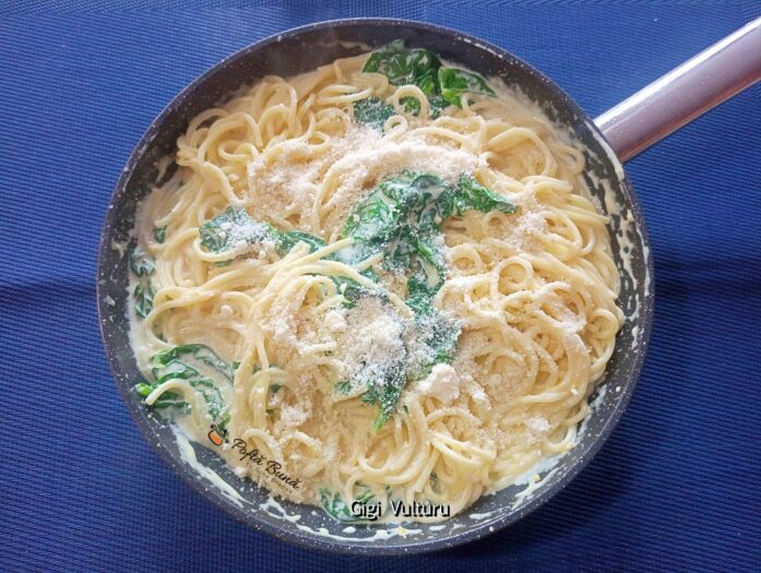Spaghete cu lăm&acirc;ie și spanac
