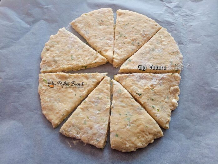 Triunghiuri cu br&acirc;nză și mozzarella