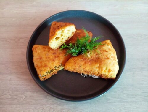 Triunghiuri cu brânză și mozzarella