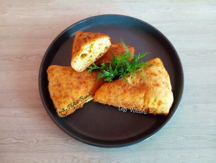 Triunghiuri cu br&acirc;nză și mozzarella