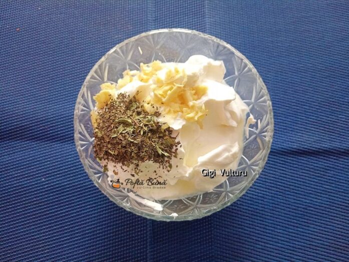 varza rosie sos iaurt menta reteta gina bradea 4 697x525 - Varză roșie cu sos de iaurt și mentă