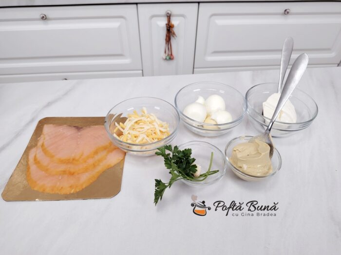 Bruschete cu cremă de ouă și somon afumat