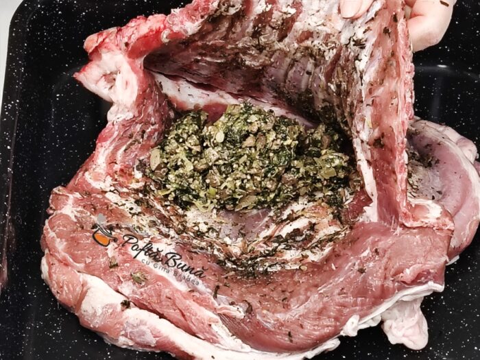 Drob &icirc;n coaste de miel &ndash; rețetă tradițională explicată pas cu pas, fragedă și suculentă