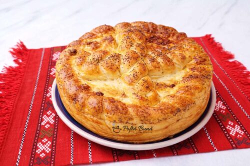 Pască cu brânză sărată – rețetă tradițională cu aluat dospit pufos