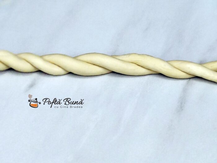 Pasca cu branza sarata cu aluat dospit pufos reteta gina bradea 6 700x525 - Pască cu br&acirc;nză sărată rețetă tradițională cu aluat dospit pufos