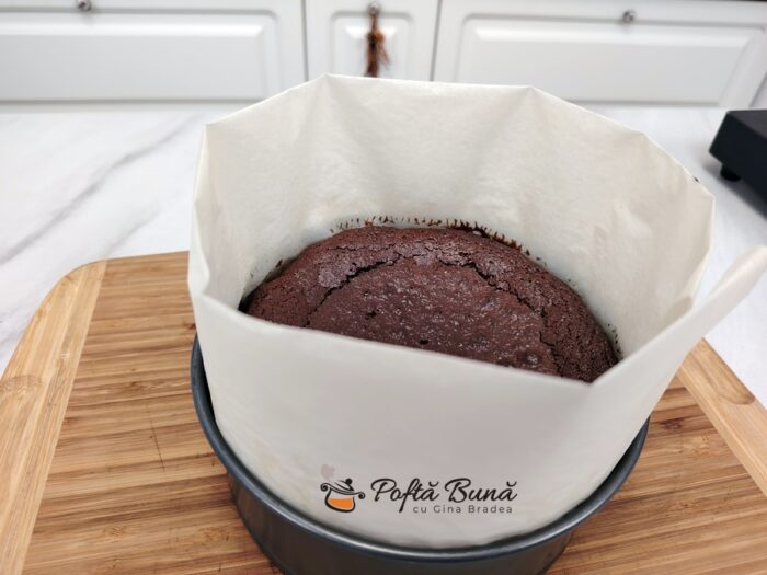 Pasca cu ciocolată fără aluat &ndash; rețetă simplă și cremoasă, explicată pas cu pas