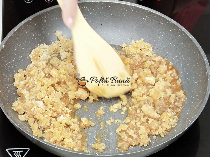 Prajitura cu foi de napolitana Lica si crema caramel cu nuci fara coacere reteta gina bradea 2 700x525 - Prăjitură cu foi de napolitană și cremă caramel cu nuci