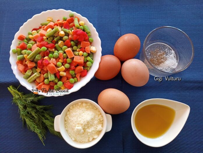 amestec mexican cu oua la tigaie reteta 4 697x525 - Amestec mexican cu ouă la tigaie