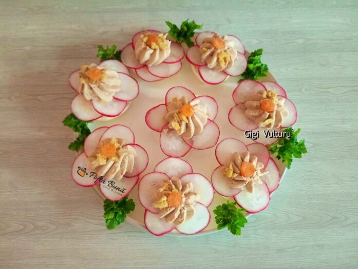 Ouă umplute cu br&acirc;nză și nuci