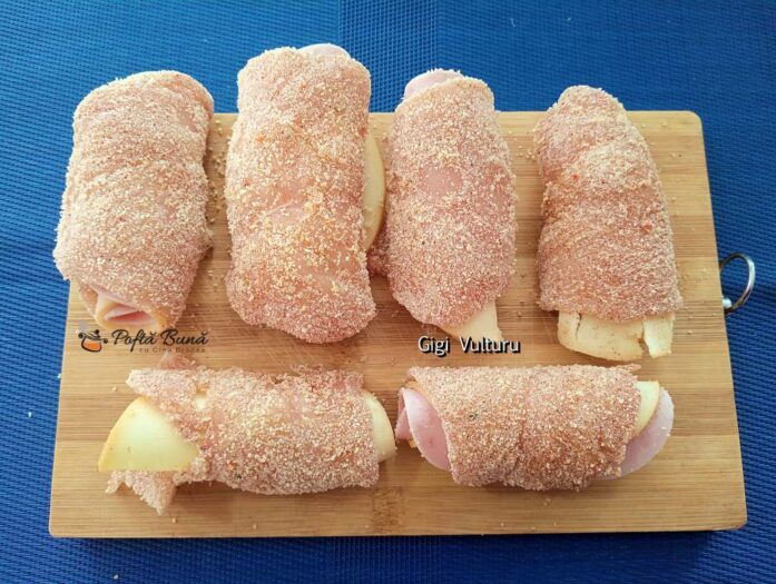 rulouri din piept de pui cu sunca cascaval reteta gina bradea 4 697x525 - Rulouri din piept de pui cu șuncă și cașcaval la cuptor
