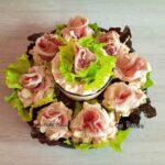 Salată cu ouă, prosciutto și smântână