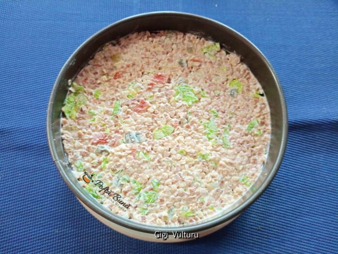 Salată de hrișcă cu iaurt grecesc și ardei