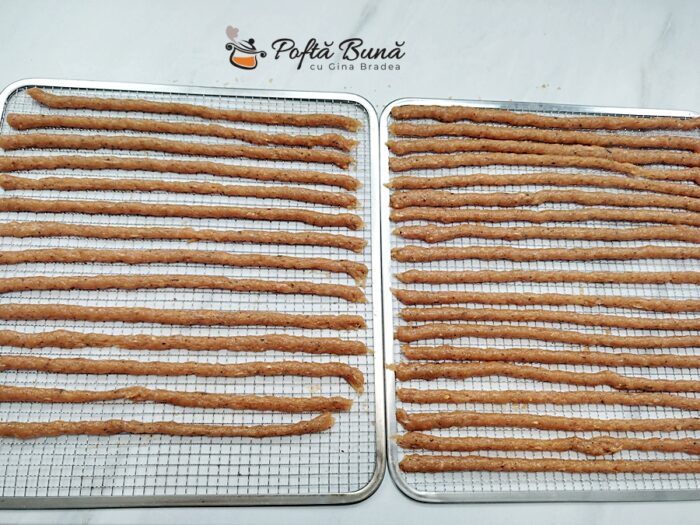 Cârnați sticks din pui făcuți acasă