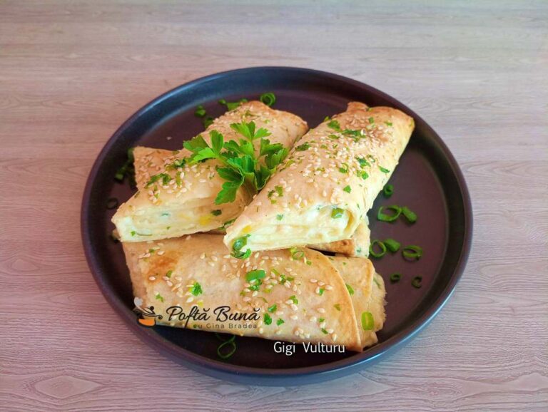 Lipii crocante cu mozzarella, smântână și ceapă verde