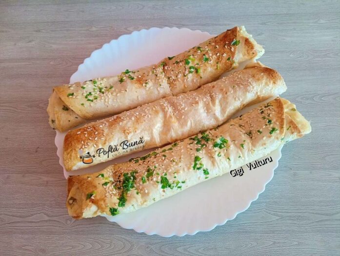 Lipii crocante cu mozzarella, sm&acirc;nt&acirc;nă și ceapă verde