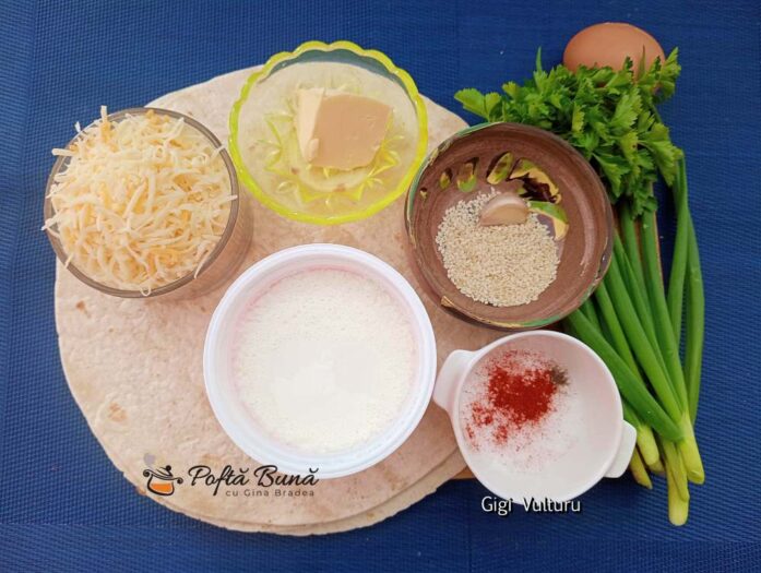 Ingrediente pentru rețeta de lipii crocante cu mozzarella, sm&acirc;nt&acirc;nă și ceapă verde