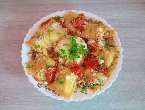 Ravioli cu mozzarella și roșii cherry