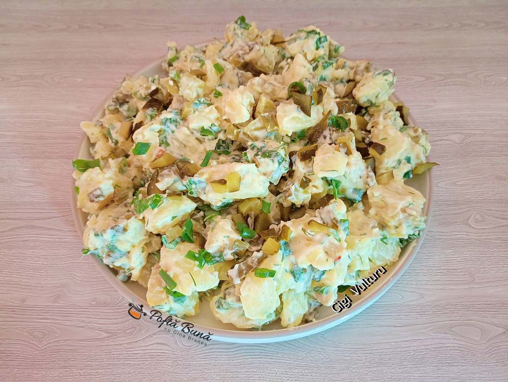 Salată de cartofi cu sm&acirc;nt&acirc;nă