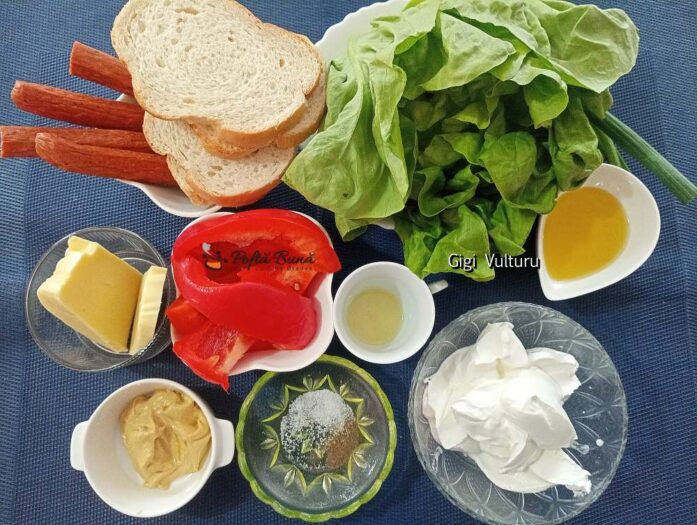 Salată de primăvară cu c&acirc;rnați și crutoane