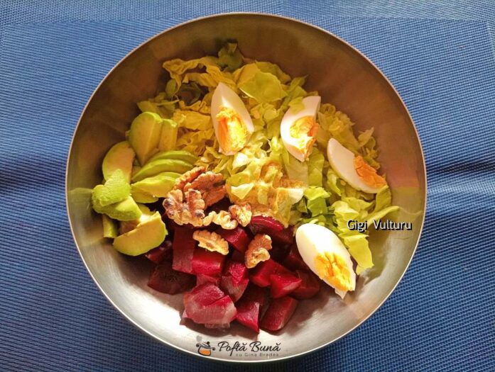 Mod de preparare - salata de sfeclă roșie, avocado și ouă Mod de preparare - salata de sfeclă roșie, avocado și ouă