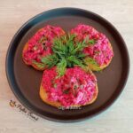 Salată de sfeclă roșie cu ouă și castraveți murați
