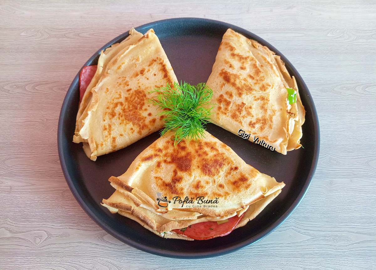 Clătite cu cremă de brânză, salam și mărar