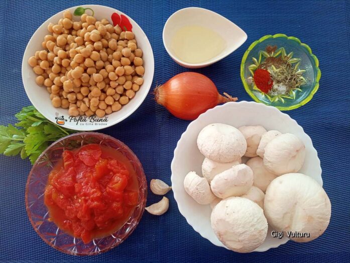 Ingrediente pentru mâncarea de ciuperci cu năut, cimbru și roșii