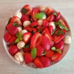 Salată Caprese cu căpșuni