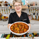 Gulaș unguresc de porc Mangalița cu cartofi și găluște (csipetke)