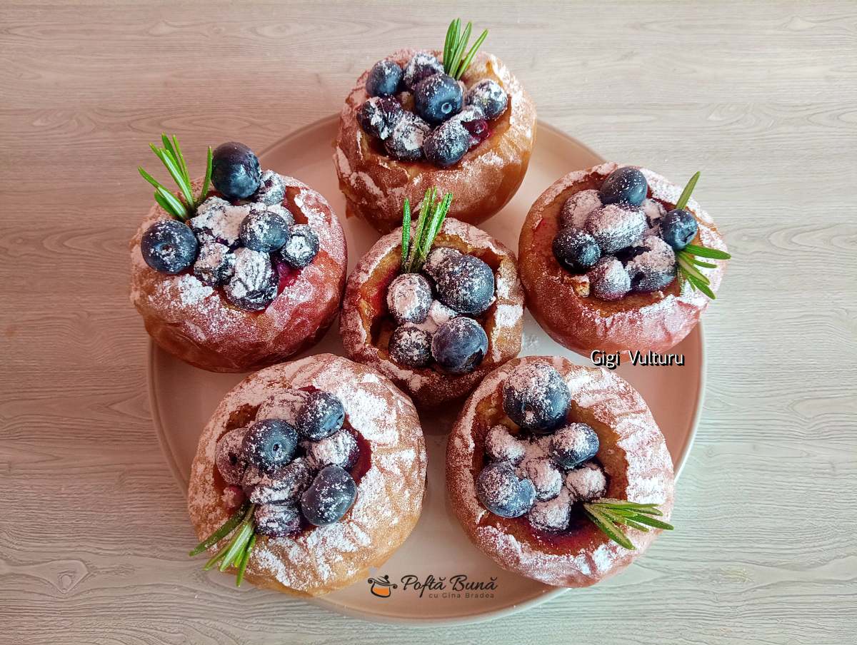 Mere umplute la cuptor, cu unt de arahide și brânză