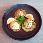 Ouă fierte în crustă de parmezan și mozzarella