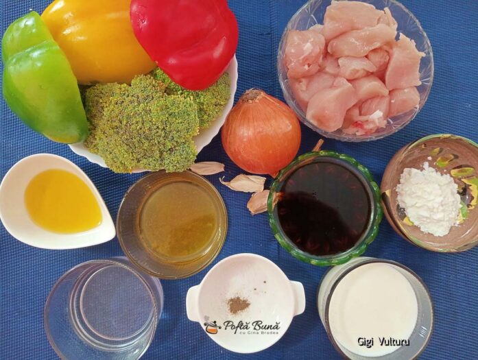 Ingrediente pentru rețeta de piept de pui cu broccoli, ardei și sos de soia