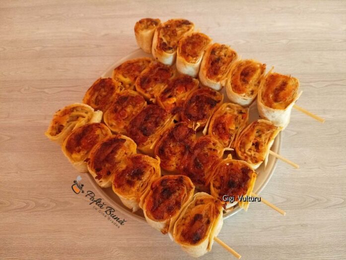 Rulouri de kebab cu carne tocată și brânză cheddar