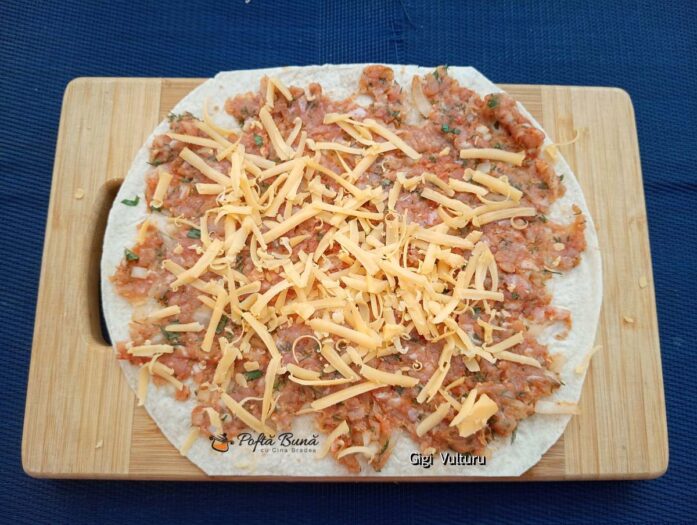 Rulouri de kebab cu carne tocată și brânză cheddar - mod de preparare Rulouri de kebab cu carne tocată și brânză cheddar - mod de preparare