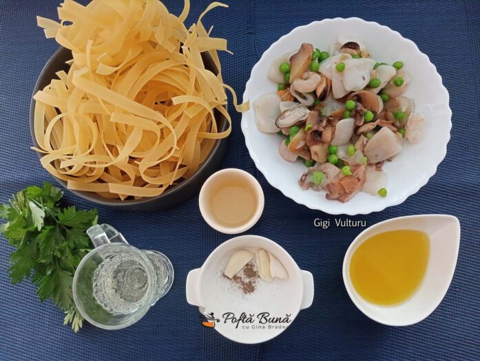 Ingrediente pentru tagliatelle cu usturoi și fructe de mare
