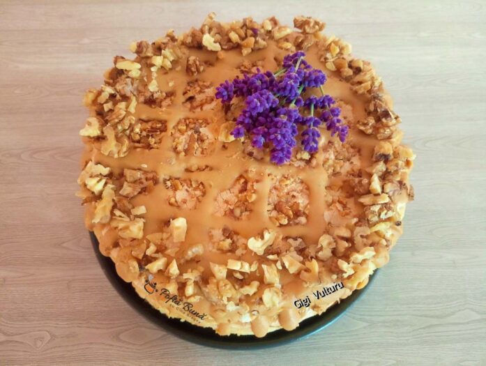 Tort cu foi fragede, bezea și cremă caramel tort Napoleon Afghan