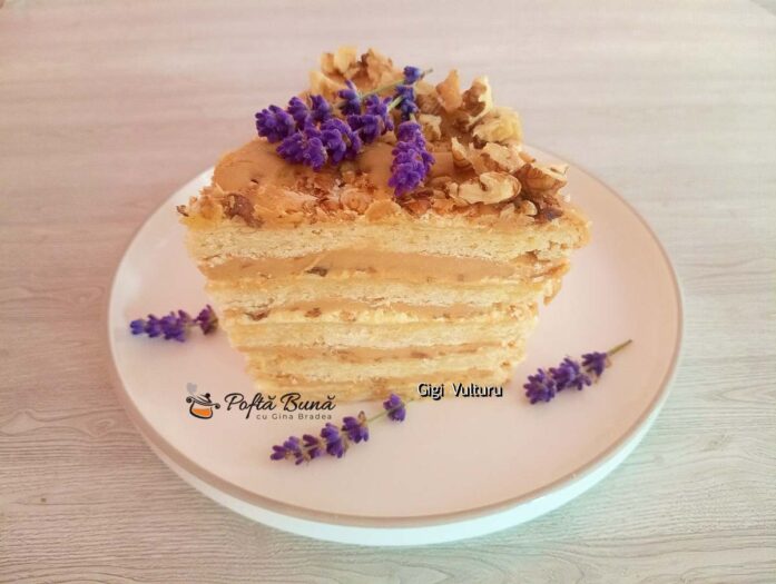 Tort cu foi fragede, bezea și cremă caramel tort Napoleon Afghan