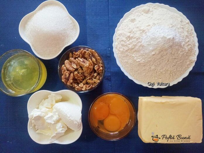 Ingrediente pentru tort cu foi fragede, bezea și cremă caramel tort Napoleon Afghan