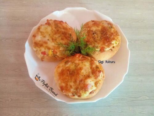 Chifle umplute cu legume și mozzarella