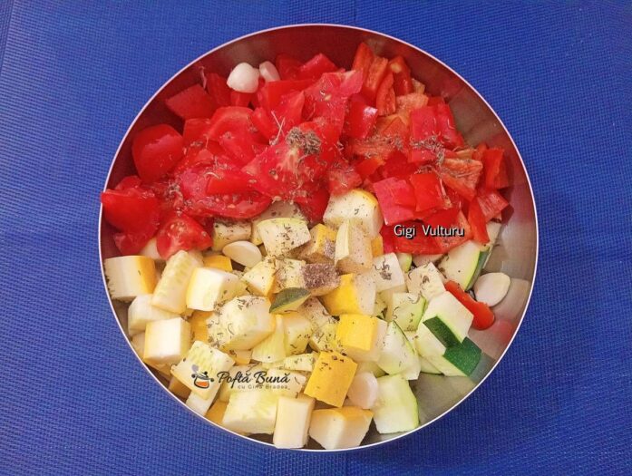 Mod de preparare pentru ghiveci de legume multicolor la cuptor