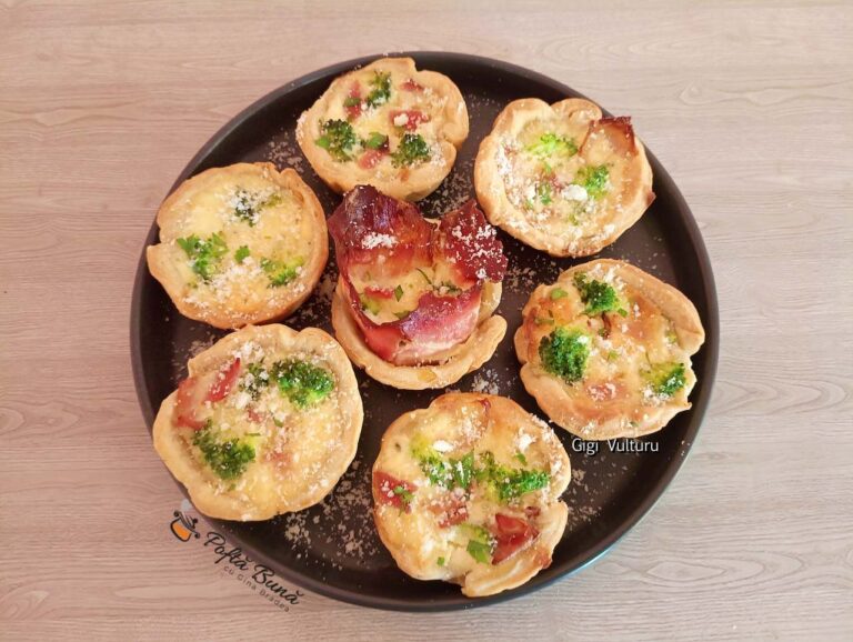 Mini quiche cu broccoli, cașcaval și bacon