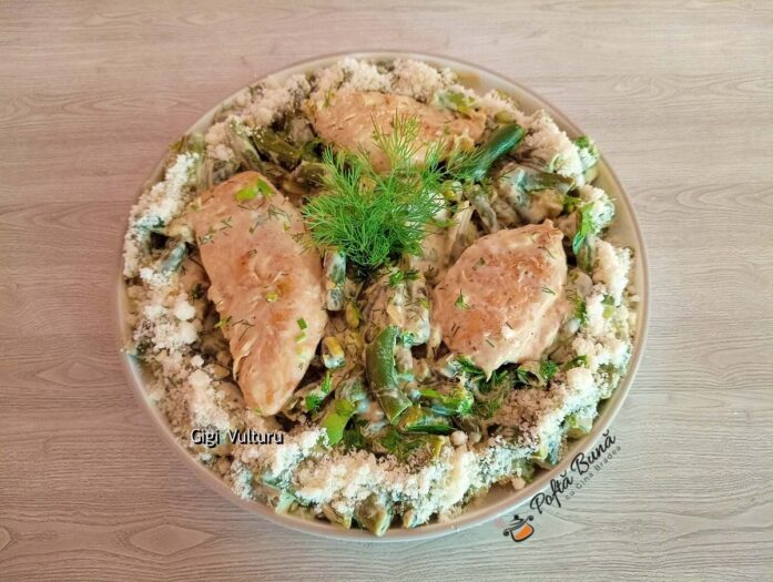 Piept de pui cu smântână și fasole verde