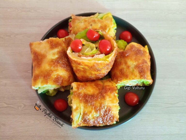 Ruladă din dovlecei, mozzarella, salată și roșii cherry